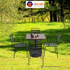 Bộ bàn cafe mặt vuông và 4 ghế chân sắt BBG005