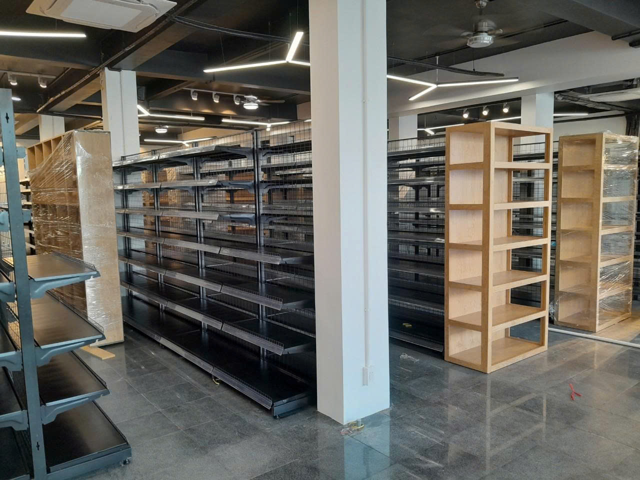 Nội thất giá kệ siêu thị Vmart Phú Yên chất liệu cao cấp