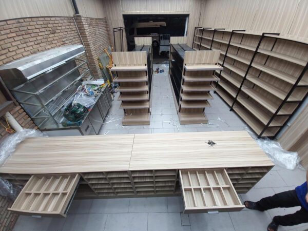 Ứng dụng bàn thu ngân gỗ trong cửa hàng, shop