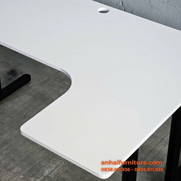 Cận cảnh mặt bàn gỗ cao su BLVO039