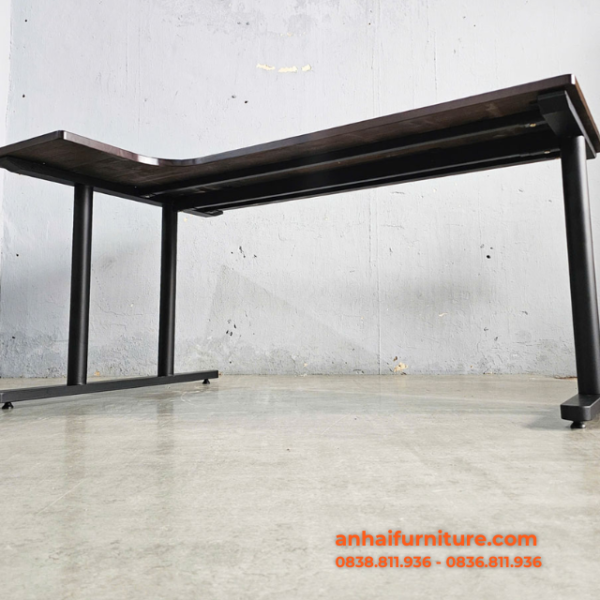 Bàn làm việc gỗ tràm 160x100cm chữ L hệ TIO BLVO031 chân sắt chắc chắn