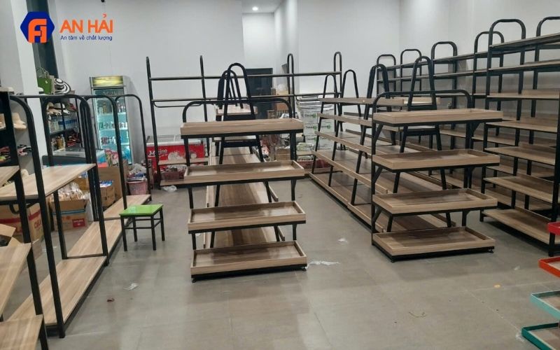 Các mẫu kệ gỗ trưng bày sản phẩm phổ biến tại Khánh Hòa